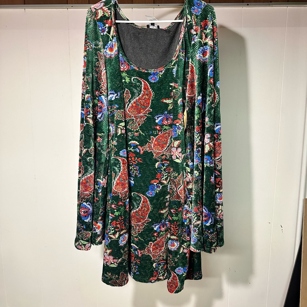 Green Floral Crushed Velvet Bell Sleeve Mini Dress